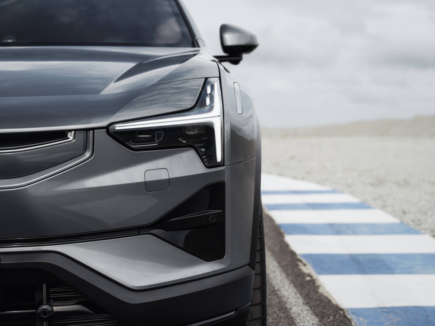 SMALL_693786_20251001_Polestar_3_Model_Year_2026